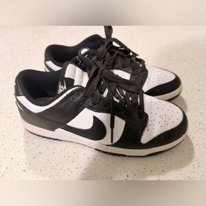 Nike Women's Black and White Low-Top Sneakers 8.5